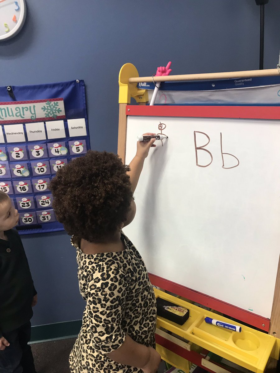 FlipandLearn17's tweet image. Pictures of our friends working on letters today! #letters #lettersounds #workingonwriting