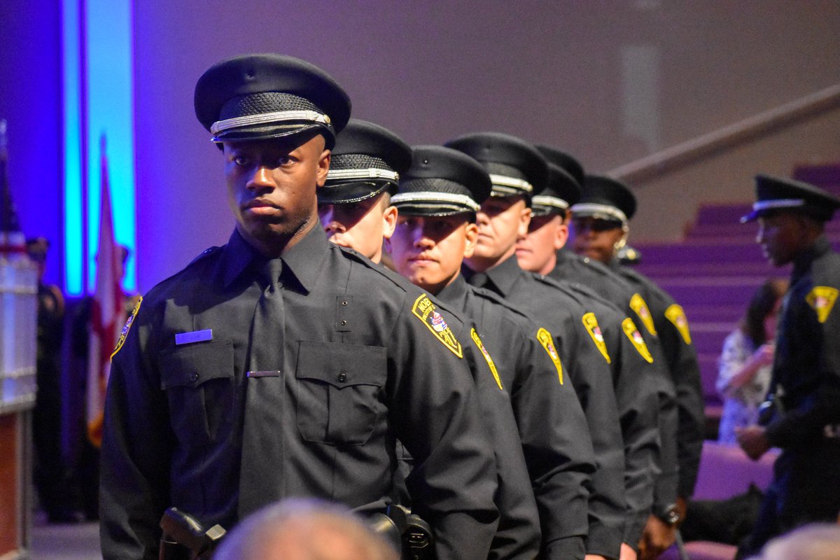 City_of_Mobile's tweet photo. Congratulations to our new officers of the @MobileALPolice Department Academy Class #61!
We are elated to have 26 new police officers that are determined to keep the City of Mobile safe and make a difference in our communities. #MobilePD https://t.co/LXUwSdg0Ky