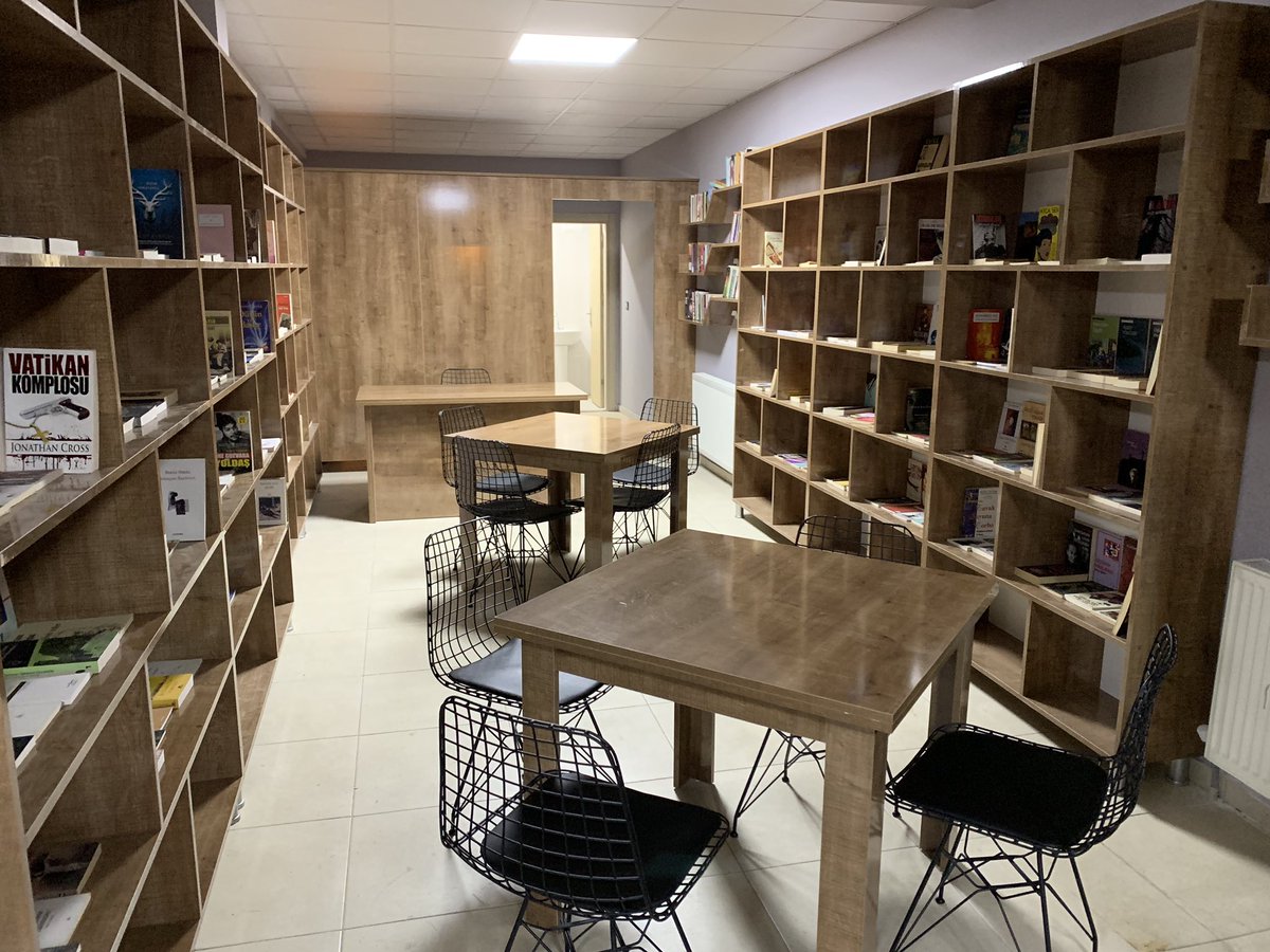 Bir hayali gerçekleştirmenin mutluluğu 4000’e yakın kitapla KOP Gençlik Kitap Kahve ve KOP Gençlik Kitap Atölyesi’ni bugün kurduk...