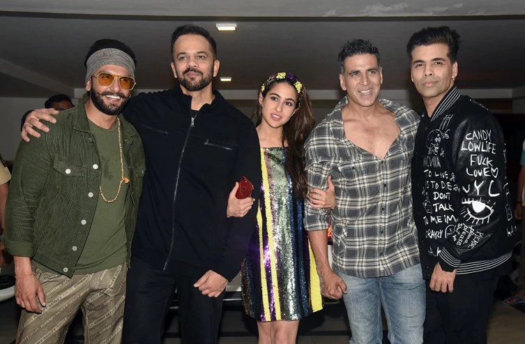 VeblrOfficial's tweet photo. It’s celebration time! 📸🥳🎂🍾🕺
@RanveerOfficial @deepikapadukone #SaraAliKhan #RohitShetty & more Lit Up the #SimmbaSuccessParty.
View More 👉: https://t.co/VFqBIhu8hy https://t.co/0mIuK3UiVr