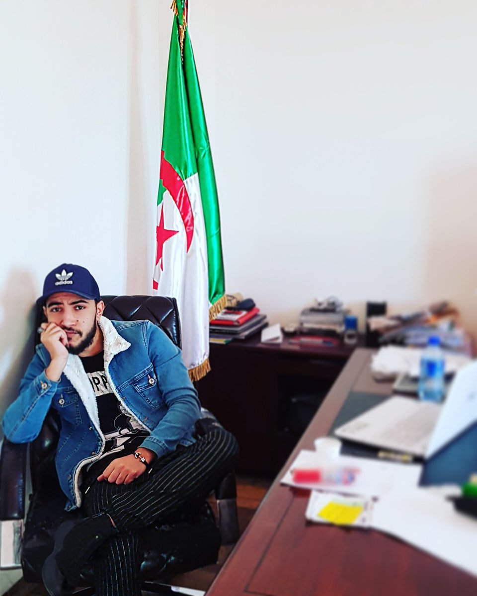 Houcine_Benhadj's tweet photo. Big boss mode 🤣 have a nice day Hayeb .

#my_fans_are_better_than_anyone #houcinebenhadj #houcine_benhadj #حسين_بن_حاج https://t.co/XqBcg7kvQk