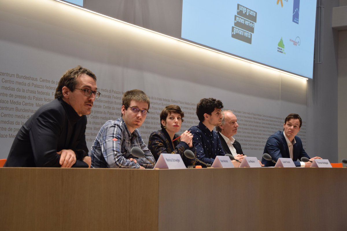 GrueneFreiburg's tweet photo. RT @zersiedelung: Heute präsentierten wir an der Pressekonferenz die Argumente für ein Ja zur Zersiedelungsinitiative. Wir haben die einmalige Chance, unsere Landschaft endlich vor der Zubetonierung zu schützen! 🏗 https://t.co/qmdlPIPCIj https://t.co/w8rDoEl1jB