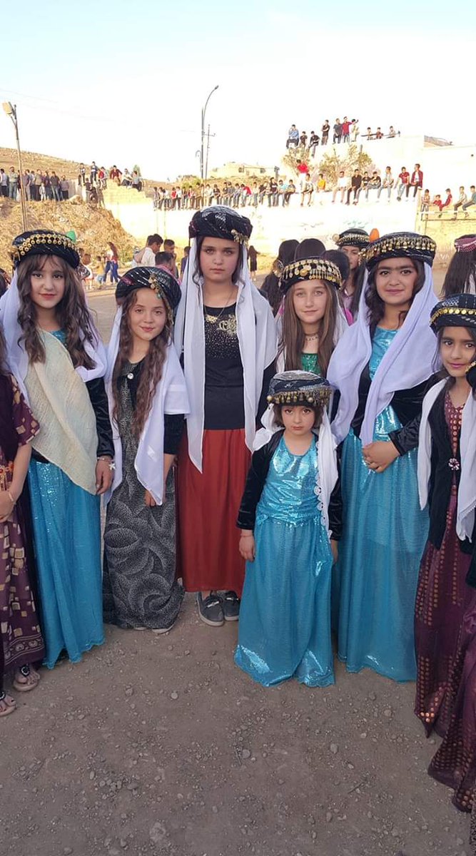 Beautiful traditional Yazidi costume
#YazidiReligion

الملابس الايزيدية التراثية الجميلة
#الفلكلور_الايزيدي