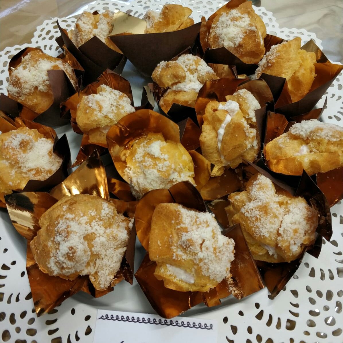 #Serviziocatering on: Bottoni salati agli spinaci, carota, barbabietola; Bignè al parmigiano con mousse di robiola e prosciutto cotto; Biscotti al pistacchio con crema mascarpone e gorgonzola; Studelini alle verdure; Mendiant al ciccolato e frutta secca. Su prdinazione.
