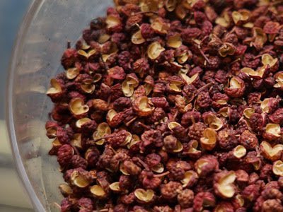 ちいまか 最近よく シビレ という言葉を目にして 辛いって意味かなぁ と深く考えていなかった 調べてみると 痺れ というのは四川料理で第6の味覚と言われているらしい 麻婆豆腐に 花椒というものをかけたら凄く美味しくてはまりそう 効能に 精神安定