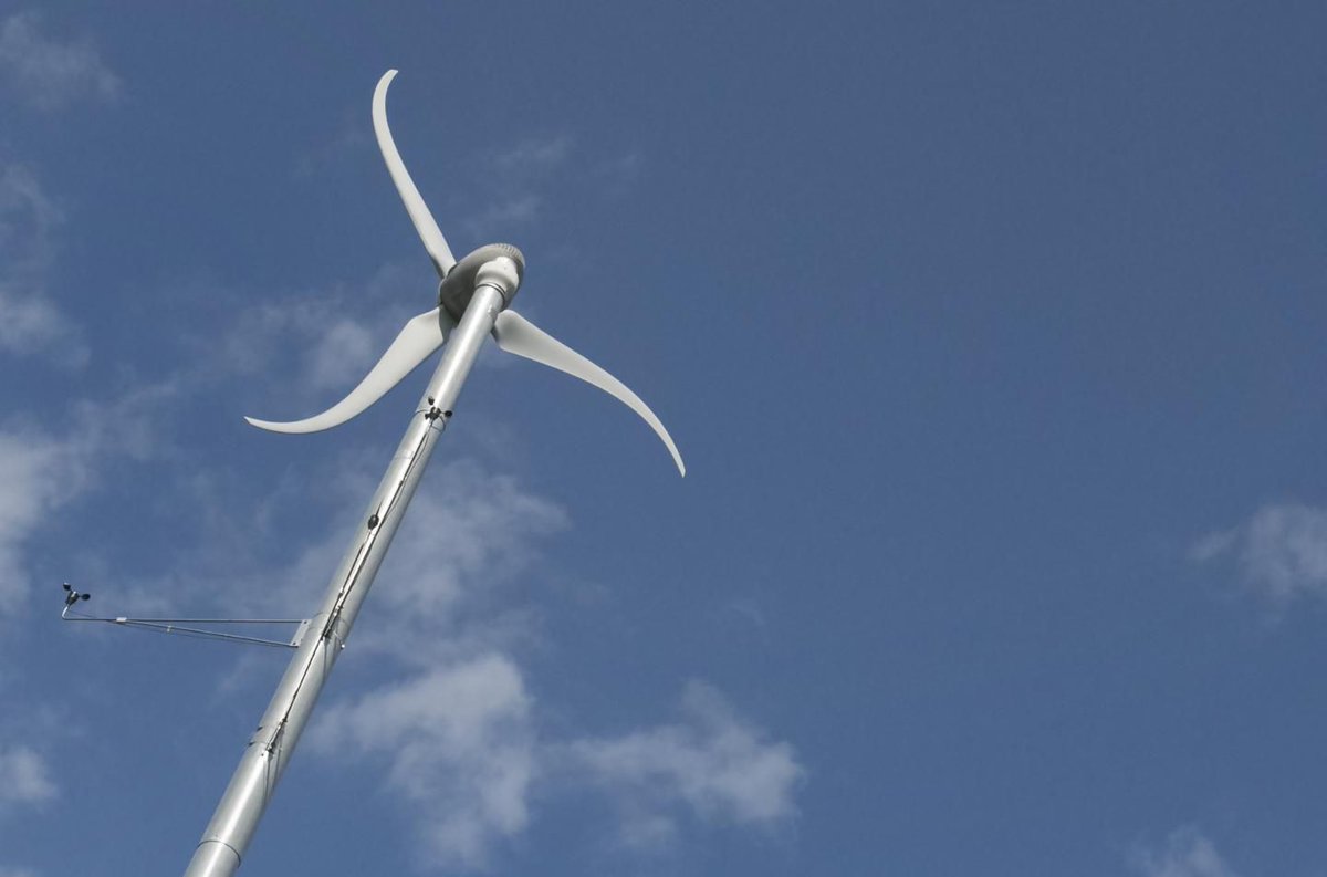DMosimann2's tweet photo. "Making Wind Farms More Efficient" https://t.co/RKwLYyaHuu #windfarms #efficiency #data https://t.co/M3hK5AepJk