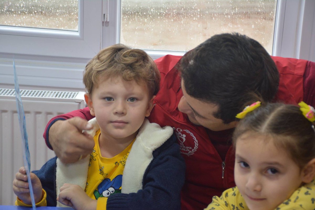 Miniklerimizin gönüllerine dokunduk. Yüzlerine tebessüm olduk. 

#GençlerleGeçenYıl