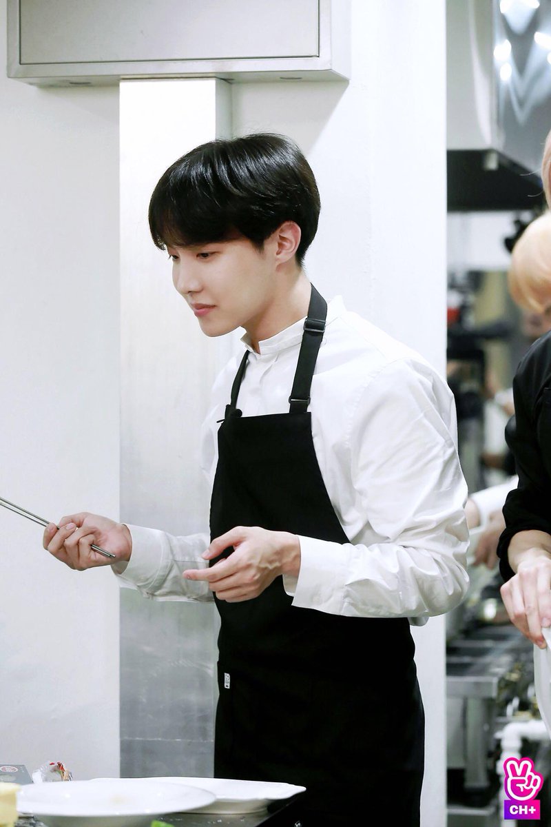 Seoul_ItalyBTS's tweet photo. #RunBTS EP 58 #BTS 
#VApp 📷[#FOTO]  #BTSCH+

Foto #preview dell'episodio di oggi di Run BTS

#Hyungline #JIN #RM
#SUGA #JHOPE #Namjoon #Yoongi #Hoseok 08-01-19 https://t.co/GCS6wKLEec
