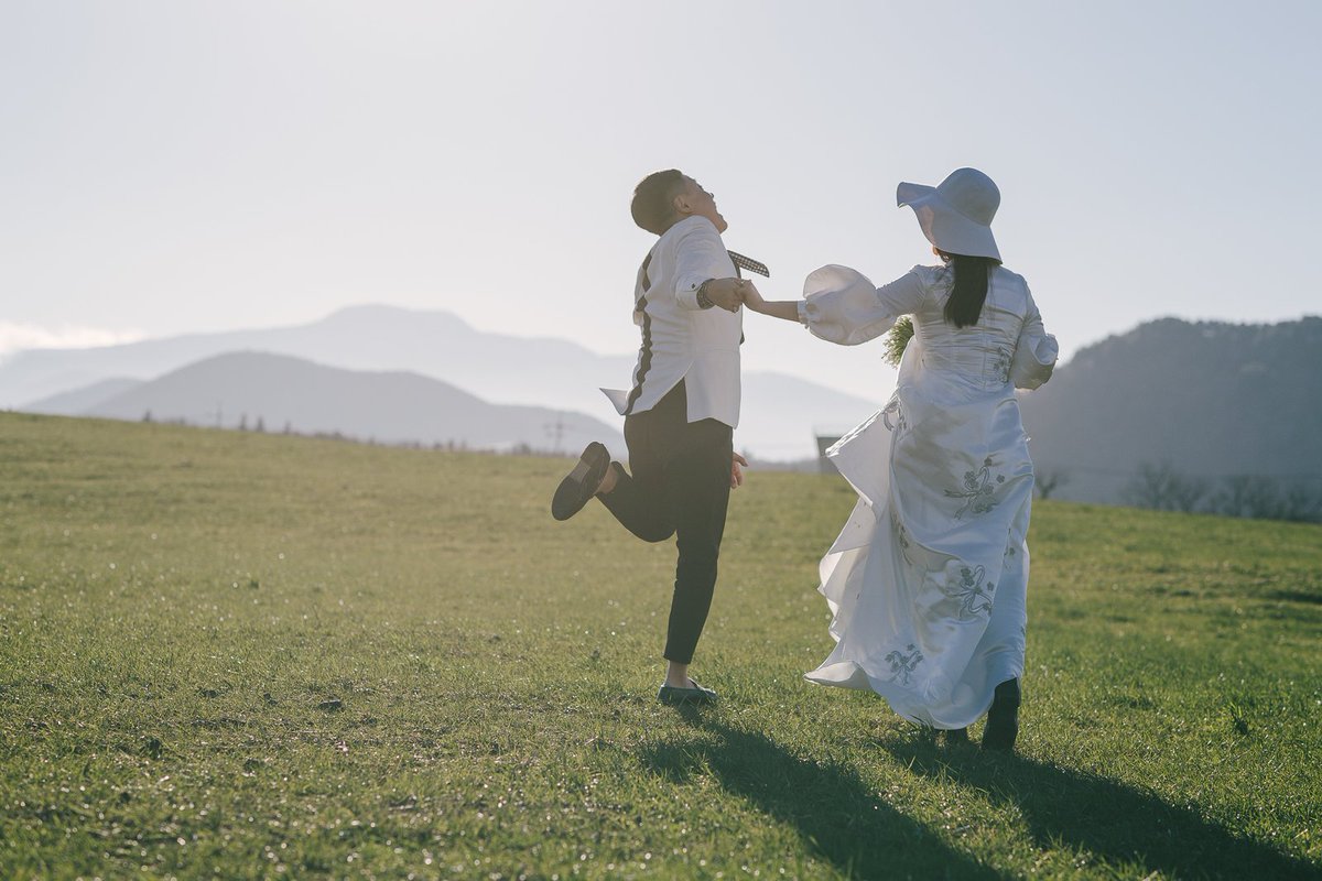 트위터를 잘하질않지만 이걸보시는분들께도 소식을 전합니다. 저 결혼합니다... 2019년 1월 19일... 저보다 신부와 저보다 유명하신 하객분들을 위해 시간과 장소는 따로 개별 연락드리겠습니다. 혹시라도 행여나 제불찰로 빠트린분 계시면 꼭 연락주세요! 감사한마음에 청첩장 올리겠습니다  ^^