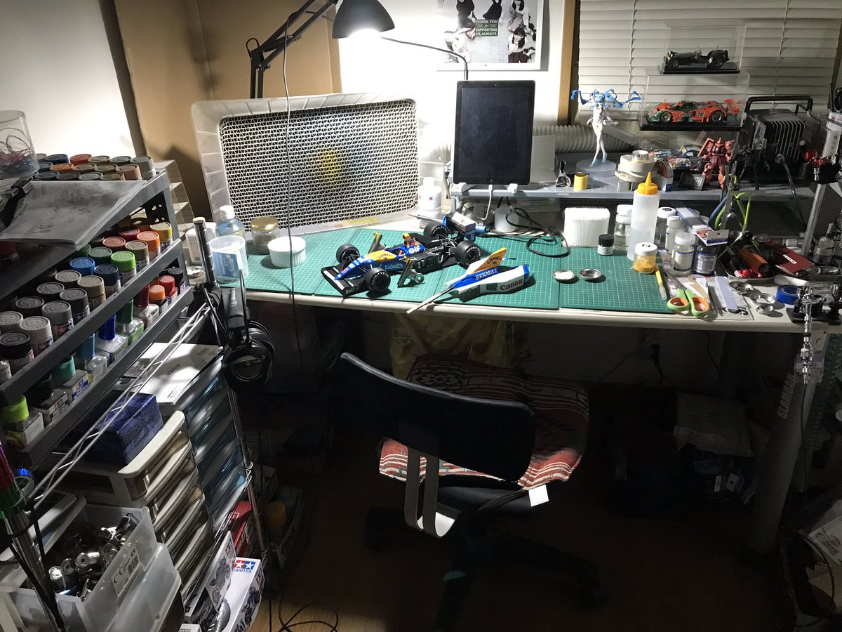 Kazuya 今日の作業終了 部屋の電気消して スタンド消すの忘れてた ちょっと俯瞰で見たら いい雰囲気だったので撮ってみたけど 文章書いてるうちに汚部屋にしか見えない でも 恥を忍んで晒す プラモ部屋 Kazuya 今日の作業終了 部屋の電気消して スタンド消すの忘れてた ちょっと俯瞰で見たら いい雰囲気だったので撮ってみたけど 文章書いてるうちに汚部屋にしか見えない でも 恥を忍んで晒す プラモ部屋