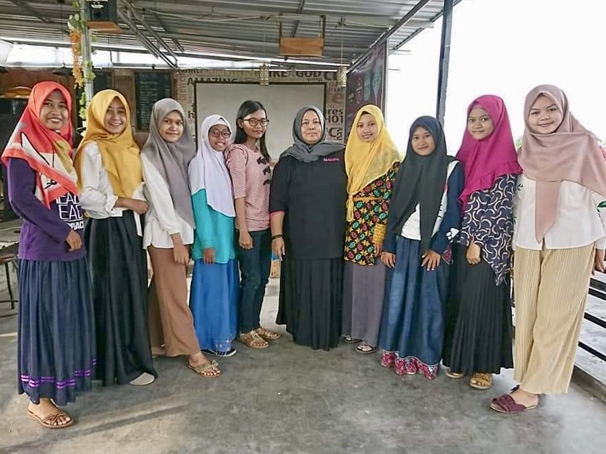 gnwp_gnwp's tweet photo. We’re starting off 2019 full force! Our #YWPL/#GA4P in Lamongan, Indonesia 🇮🇩 conducted a refresher course on women’s rights and #UNSCR 1325, 1820 (#WPS) & 2250 (#YPS)!
Wishing you a fruitful & productive 2019! 🤝 https://t.co/IjPM2qrKao