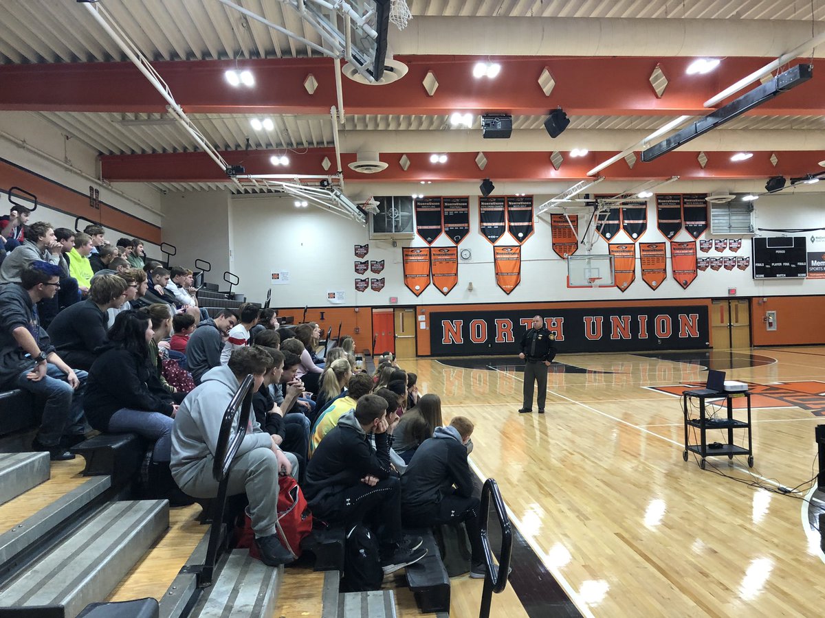 NUHS_Principal's tweet photo. SRO Dyer talking to NUHS students about the dangers of Vaping and Juuling. https://t.co/CooKOYmoED