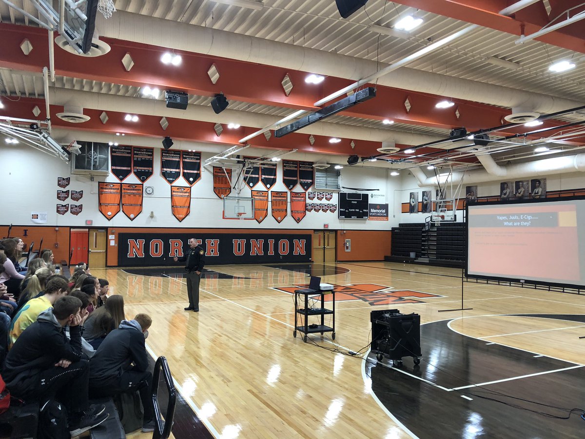 NUHS_Principal's tweet photo. SRO Dyer talking to NUHS students about the dangers of Vaping and Juuling. https://t.co/CooKOYmoED