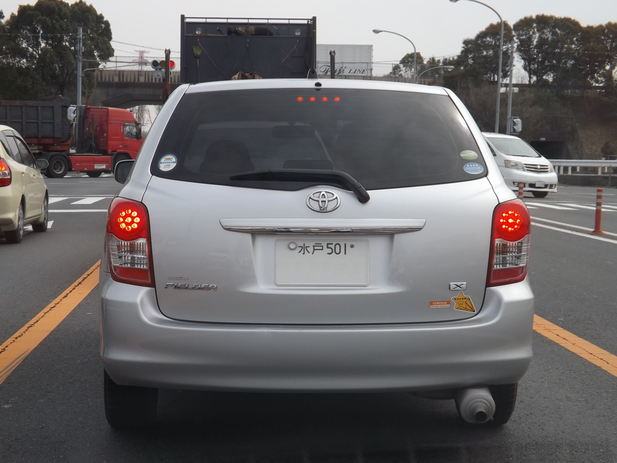 しばとら なんでも屋 スパレスター装着のカローラフィールダー マフラーの先端に装着するマフラーから火の粉が出るのを防ぐ装置で 火気厳禁の場所が多数ある製油所等の工場ではスパレスターを装着していないと出入りできないなどの制約が設けられている