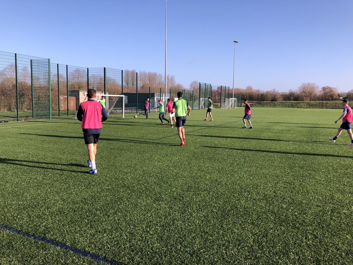 OCFC_SITC's tweet photo. OXFORD UNIVERSITY | @UniofOxford Football Blues training at our facility this afternoon. 

#varsityprep #footballtraining #blues #oxforduniversity https://t.co/ym63jAlRDs