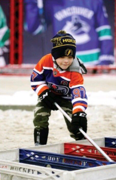 KittyKatKristin's tweet photo. Jaxon repping his @Hockey_StA Lightning Novice team toque.  Thanks @Edmontonsun for the great photo of my lil’ hockey player!  He had a BLAST @hometownhockey_  meeting his Dad’s heroes!!! https://t.co/yhoNqEuhfa