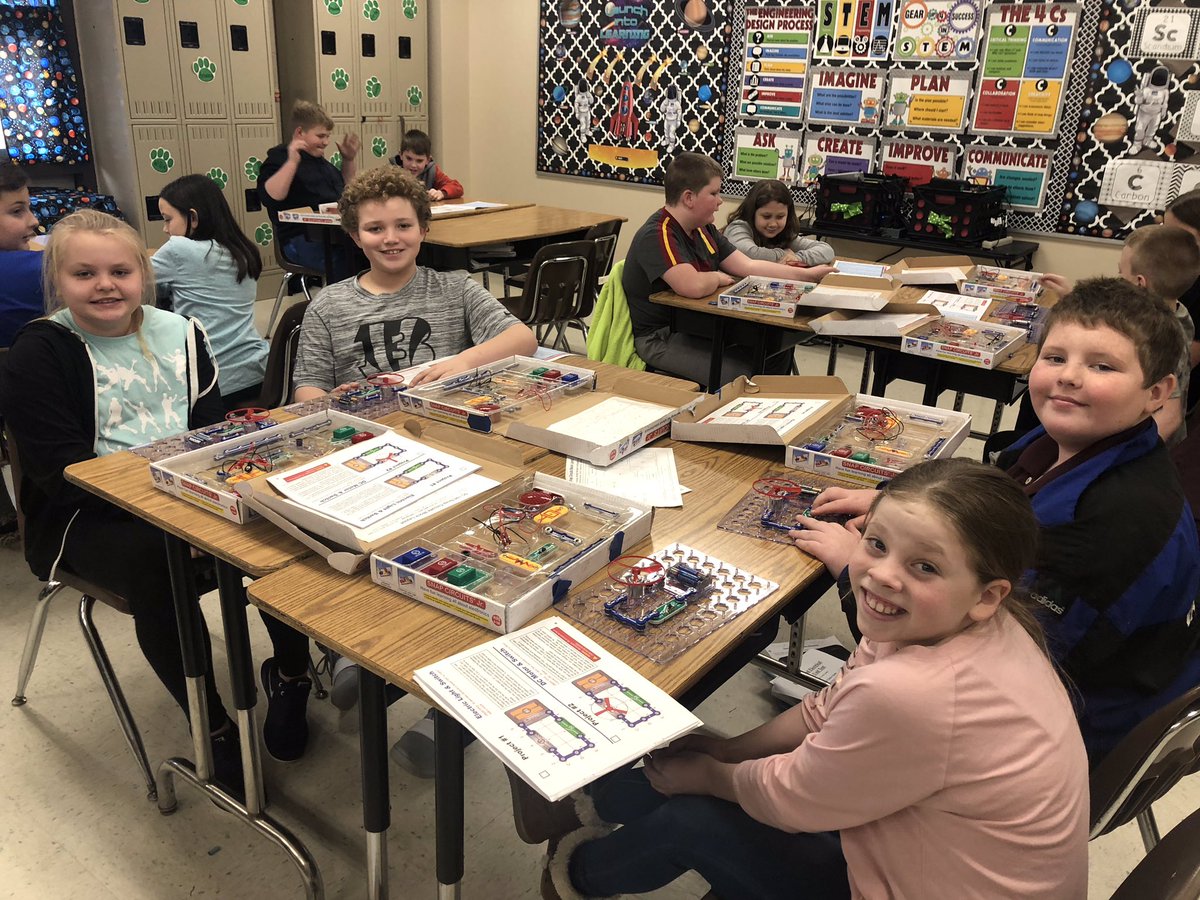 castle_wr's tweet image. WR Castle Students are getting back into the swing of things in #STEM class building Snap Circuits! Loving this engaging lesson in Mrs. Caudill’s #FourthGrade! #TomcatTradition #STEM #StudentEngagement #JCEaglePride @JC_Schools @KcSalyers @DrRobinH @ShaunaPatton100 @gmburchett