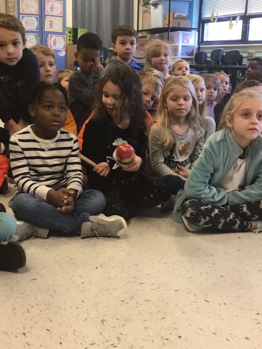 MissVanNess106's tweet photo. @GES_lions are rocking this AM with Mr. Spencer from Spencer’s Music #speakerday https://t.co/nSU4v7ywCu