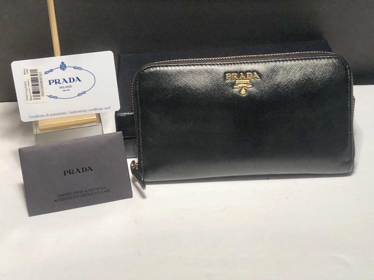FineVintageLife's tweet photo. Authentic PRADA SAFFIANO Metal LEATHER Zip Around Wallet Black 1M0506 

#Prada #pradabag #gucci #saffiano #ValentinesDay #Valentinesdaygift #love  

https://t.co/Ao0KTeXyA1 https://t.co/HdYyoWT9HD