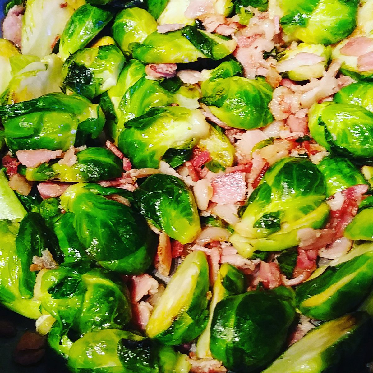 AimeeLovlngLife's tweet photo. I'm in #ketosis and one of my favorite dishes to make now is fresh brussel sprouts and bacon with Himalayan pink salt and pepper. It's easy and a good fat. #keto #ketolife #weightloss https://t.co/SWzmZxs4su