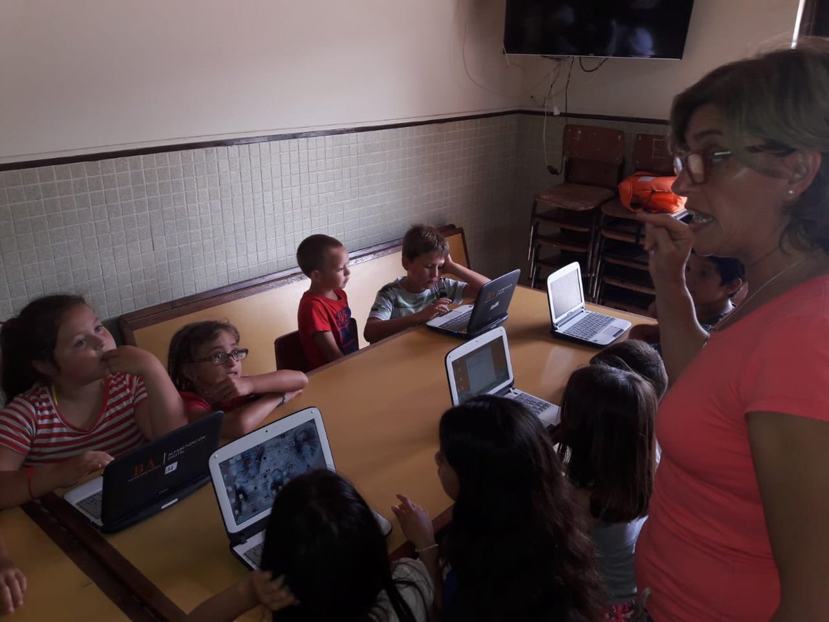 15Alberti's tweet photo. Actividades de Robótica y Programación en la sede de EEP 21 en la localidad de Coronel Mom #EscuelasAbiertasEnVerano https://t.co/ixA1uhqHJQ