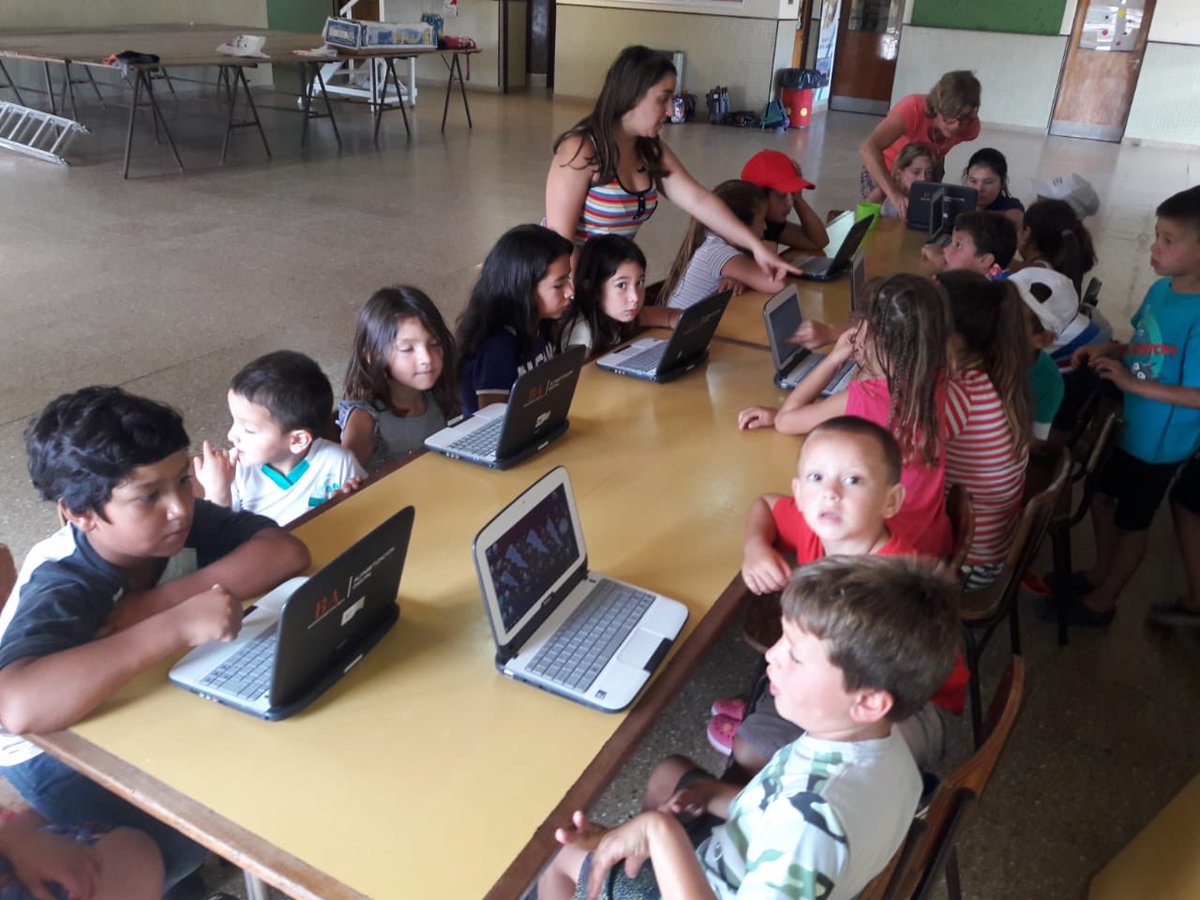 15Alberti's tweet photo. Actividades de Robótica y Programación en la sede de EEP 21 en la localidad de Coronel Mom #EscuelasAbiertasEnVerano https://t.co/ixA1uhqHJQ