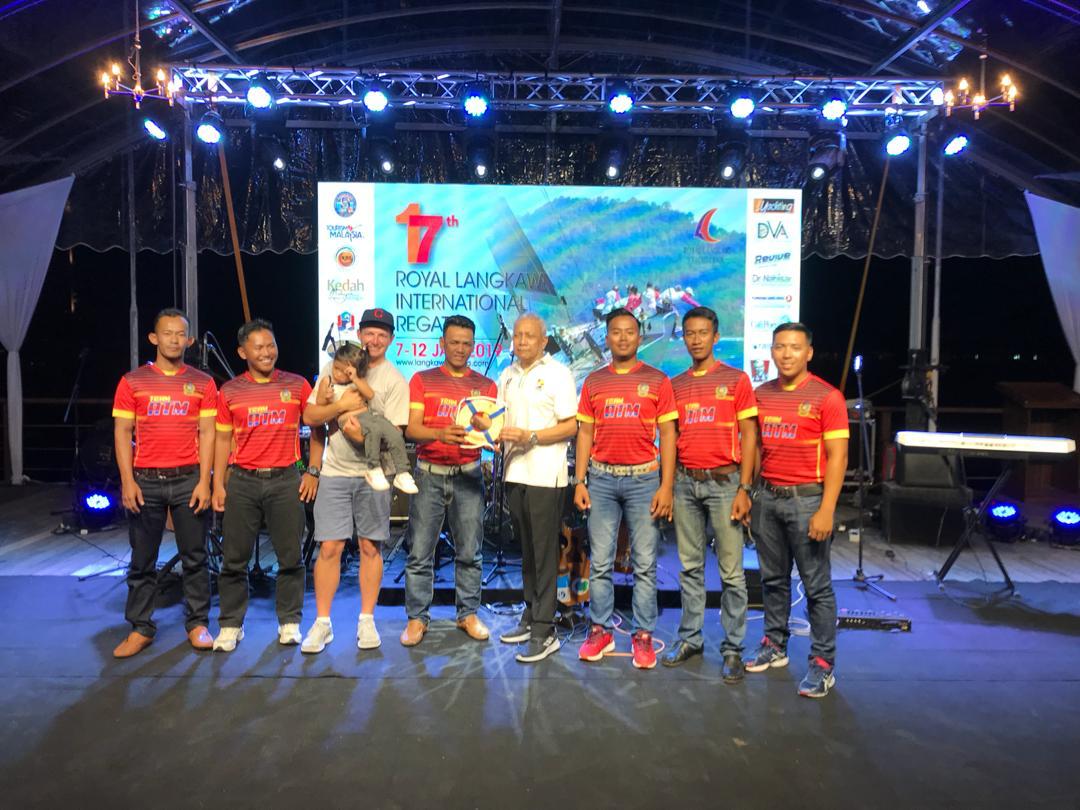 tldm_rasmi's tweet photo. Congratulations to the #MAF sailing team, placing first in Club Class and 3rd in Sports Boat Class on the first day of @langkawiregatta 2019.
#MAFUpdate https://t.co/XoaYIYGMem