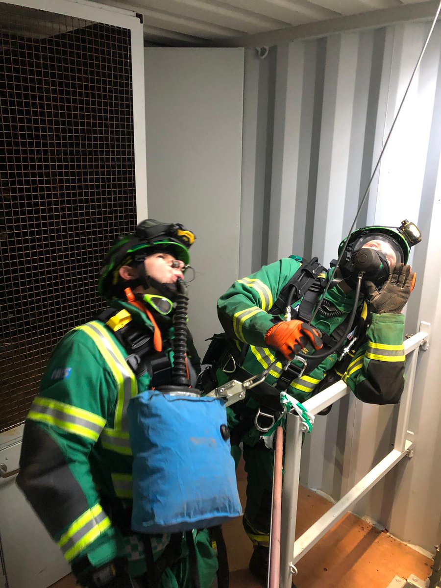 SCAS_HART's tweet photo. 1 of 3. Last week members White, Yellow, Green and Blue teams completed their High Risk Confined Space course. Thanks to @Hightown56 and @SOU_Airport for allowing us to use your training facilities #UKHART #Paramedics #trainedtotreat #confinedspace #USAR #breathingapperatus https://t.co/K33AlfF6cx