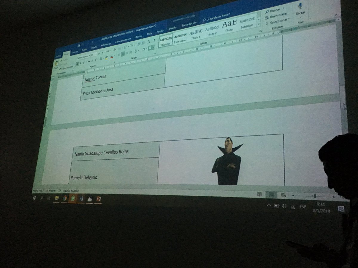 nes_david's tweet photo. Cuando eres un Drácula en medios sociales ! #LaClase #Stalker https://t.co/3qTcGkvhby