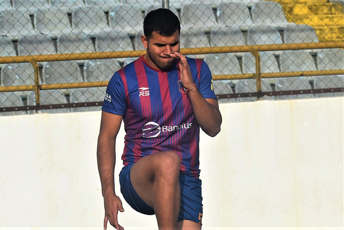📷 ¡El nuevo guerrero, Diego Araguainamo (<a href="/Araguainamo22/">Diego Araguainamo</a>) se incorporó a la #PretemporadaAzulgrana! 💪

#YoSoyAzulgrana 🔵🔴