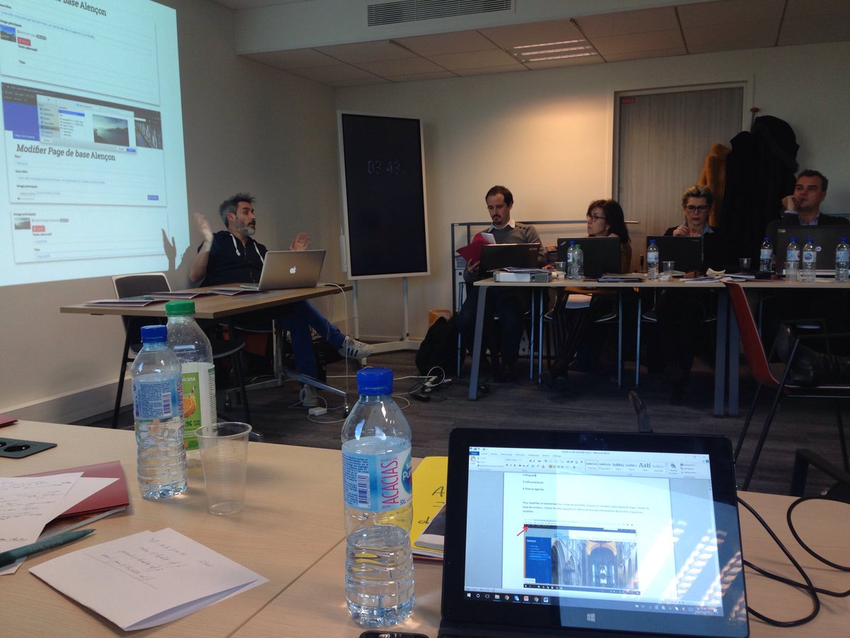 Réunion des #villessanctuaires avec formation sur notre nouveau site web // hyper motivée pour travailler en réseau et sur les priorités à venir #vsf