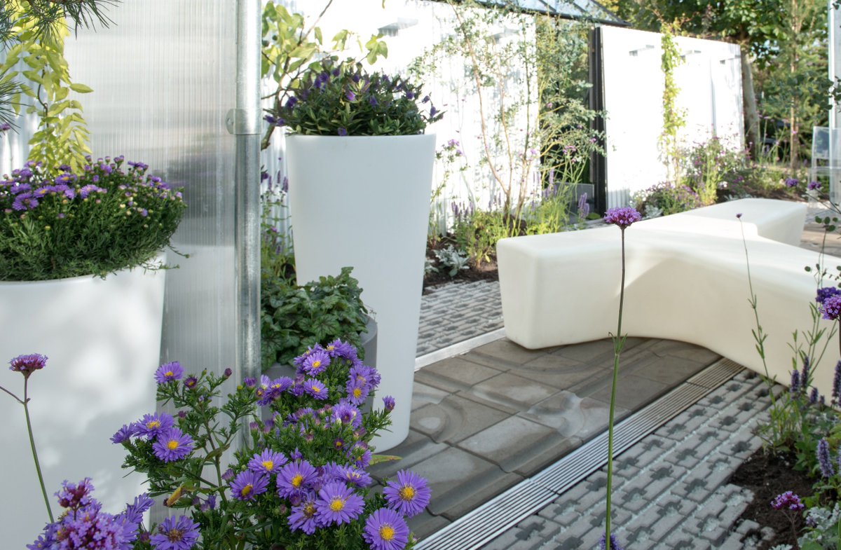 Tuinhappy's tweet photo. Over de nieuwste tuintrends 2019, lees mijn nieuwste tuinblog "Tuintrends"
https://t.co/SaOh7N3SK8
#milieuvriendelijk #tuintrends #modern #groen
@TuinbrancheNL @iBulb @nieuwsvanalpha https://t.co/pZgiqzDyT0