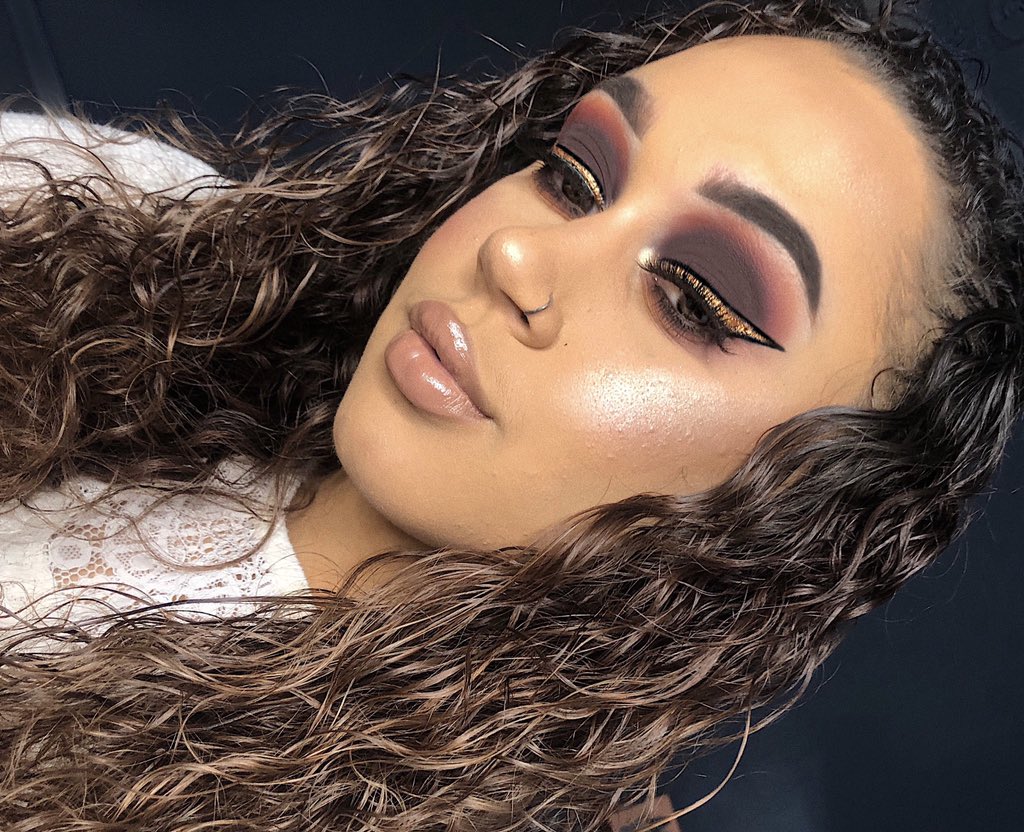 Do NOT sleep on the Lunar Beauty Greek Goddess collection my lawddd 😍✨
Eyes - “Artemis,” “Aphrodite,” “Caliope,” & “Hera” on the Liner
Highlight - “Medusa”
@MannyMua733
#LunarBeauty #makeuplook #highlighter #mannymua