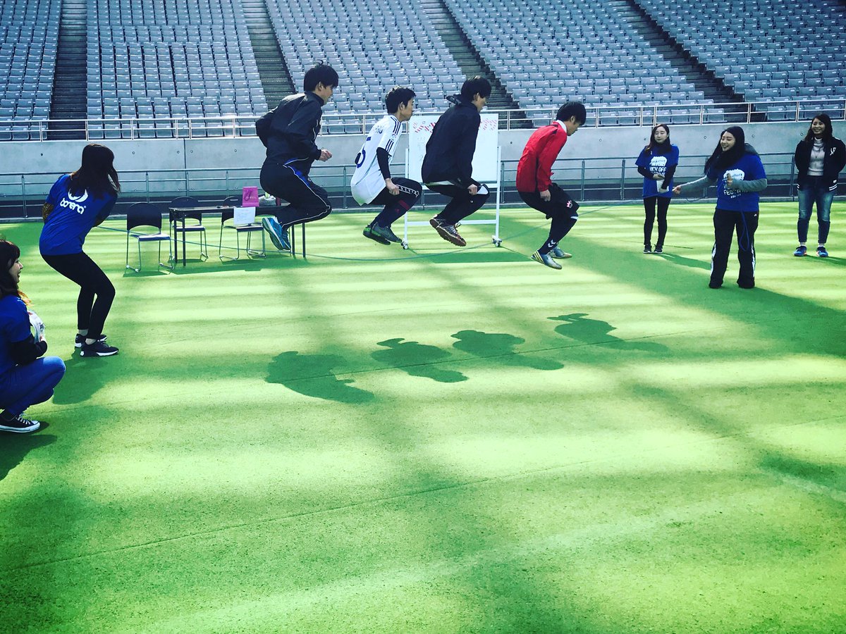 kfes_2019's tweet photo. KFESでは試合間に楽しめるアトラクションをご用意しています。
え？大縄？？
はい。意外と盛り上がるんですこれ😎
詳しくはインスタで��
#フットサル #2019卒 #春から社会人 #KFES2019

https://t.co/ZBeZpVEhqJ https://t.co/O3n3l6qGVS
