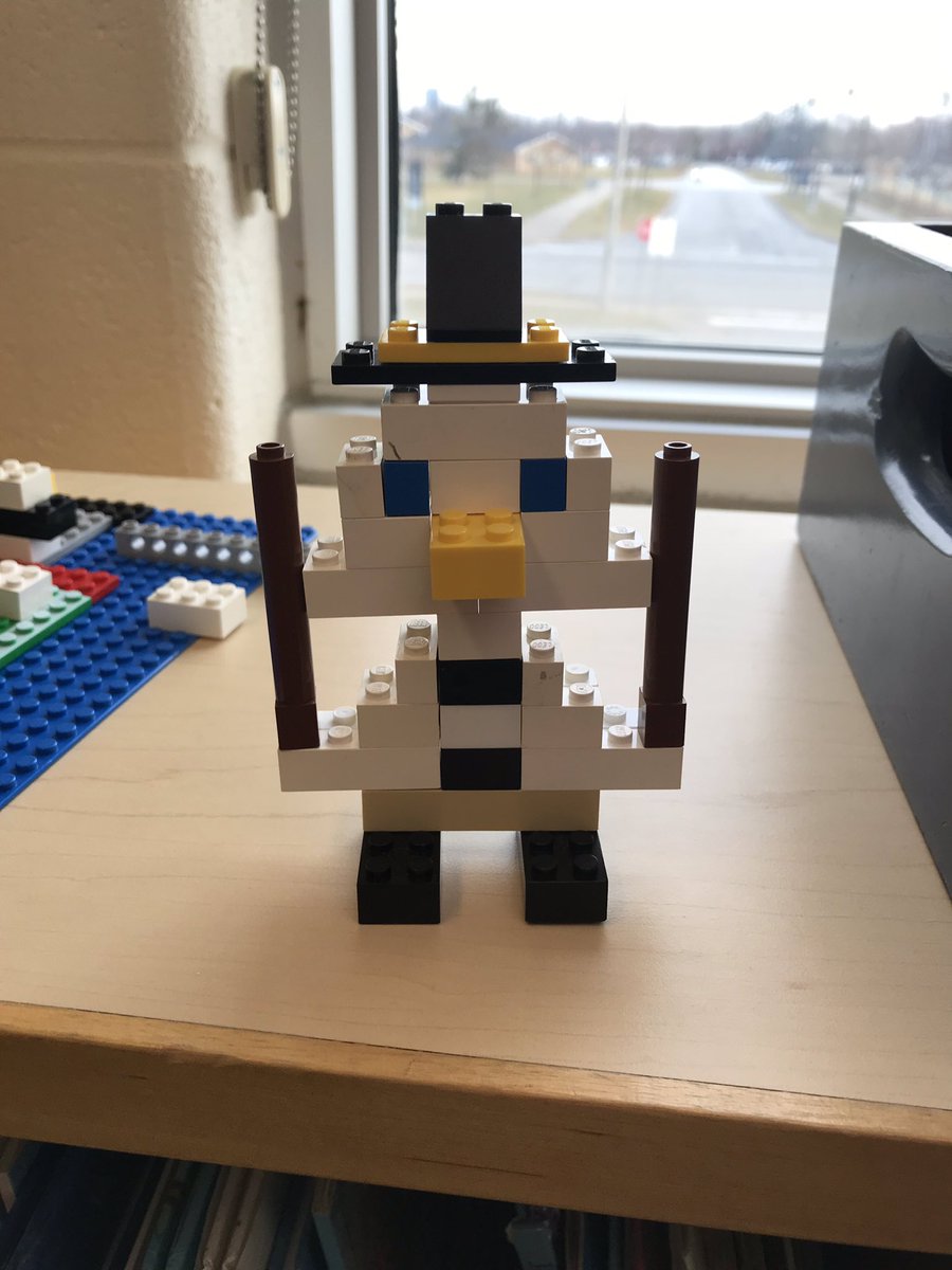 QspsL's tweet photo. Making A snowman out of Lego https://t.co/5vfUGrYHmK