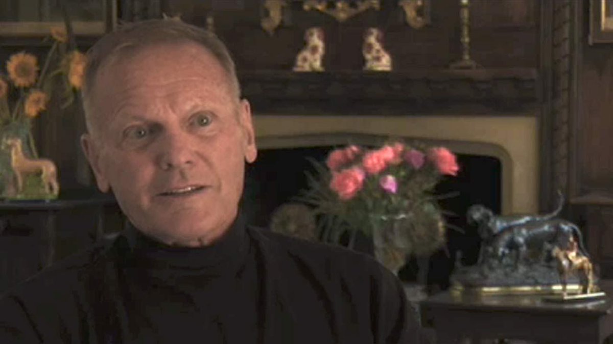 CAPTURING HISTORY
The great, late Tab Hunter shares fond memories about how wonderful it was going to the Warner Bros sets and seeing all the terrific films that were being shot with all the big stars.

WATCH: buff.ly/2MaIvKA

#thebrotherswarner #casswarner #tabhunter