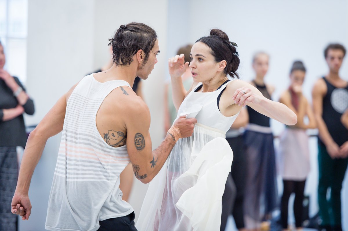 tanzzeitschrift's tweet photo. Im Mai letzten Jahres ist @dianavishneva Mutter geworden, seit September steht sie wieder auf der Bühne. Wie die Starballerina Karriere und Privatleben miteinander vereinbart und ihre Zukunft plant ... https://t.co/RegaATl5B5
Foto (@roman_novitzky): #jasonreilly & @dianavishneva https://t.co/4kLgwSpTHd