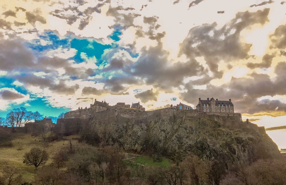marcelabonillac's tweet photo. Se lució esta belleza! #myscotlandtrip #VisitScotland #edimburghcastle https://t.co/qMyILyNB9h