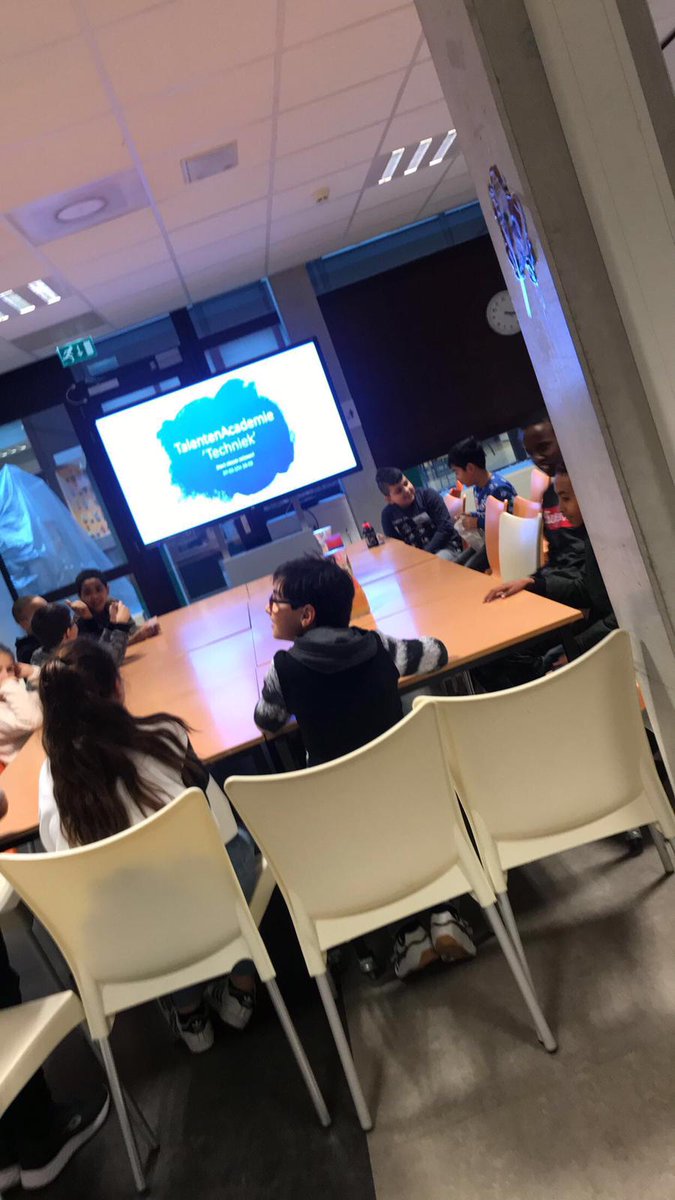 PiezoTalentenAc's tweet photo. Deze week: kinderen ontdekken #techniek Morgen de #Technobiel in Palenstein. Bus vol technische ontdekkingen https://t.co/VUvAdWxBIH