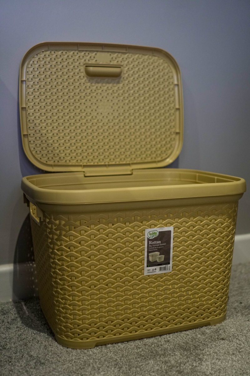 storageboxuk's tweet image. Fed up of dirty washing lying around? Well no more! This stylish rattan washing basket can take away all your dirty laundry.

The size means it can hold a large amount of washing, with its handles either side it makes for easy carrying around thehouse👌🏼

#plasticstorageboxes