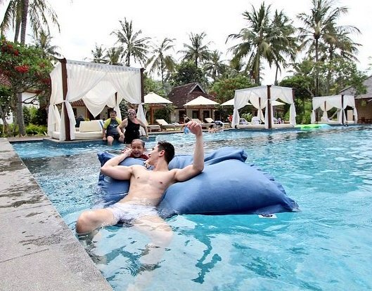 mrvvip's tweet photo. Verrel Bramasta shirtless pooltime in Lombok. #selebwatch https://t.co/uB4g3c6NqO