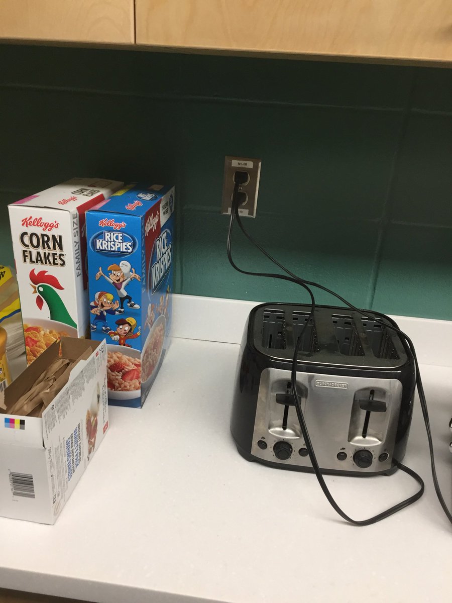 TA5201's tweet image. ⁦@EcoleMcTavish⁩ #breakfastprogram is up and running again! This time it’s #lead by our High School students. #healthyschools ⁦@FMPSD⁩