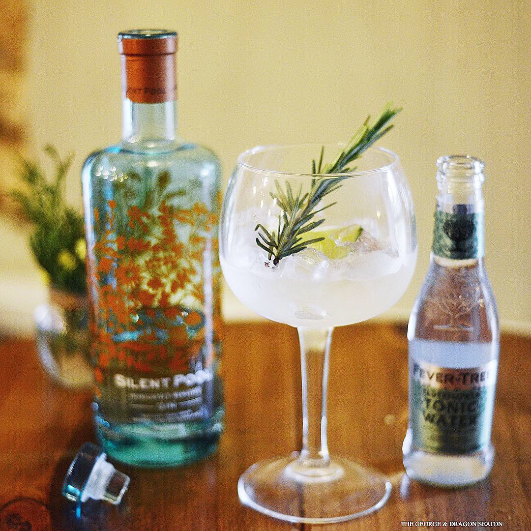 Help heal those January blues with a refreshing Gin &amp; Tonic. 🍸✨
Our favourite G&amp;T combo is Silent Pool Gin with Fever-Tree Elderflower Tonic Water. Fancy a glass? We open at 5:00pm.
See you soon! 👋🏻 #Rutland #Gin #JanuaryBlues