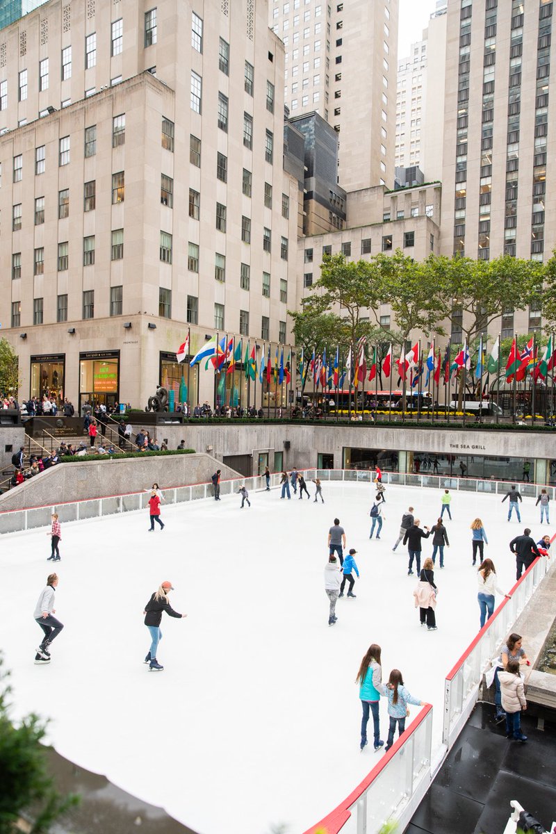 The new year is the perfect time to learn new tricks! Need some help? Our Rink Team has got your back! 👯