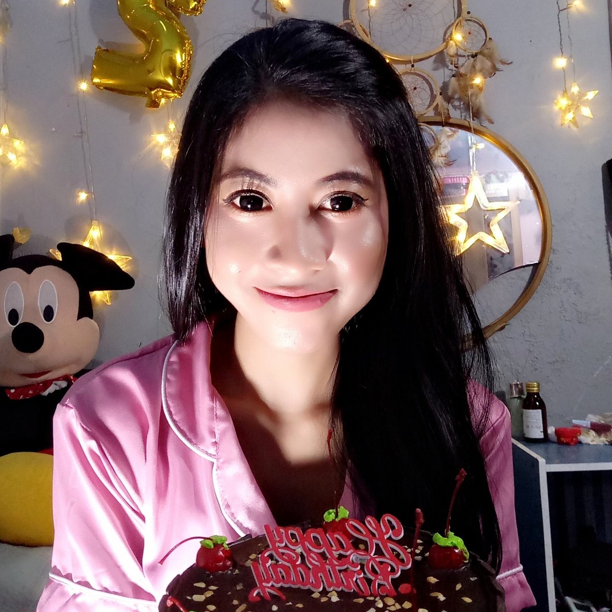 rina_sinatra's tweet photo. #FotoProfilBaru https://t.co/SPIz9hU6pn