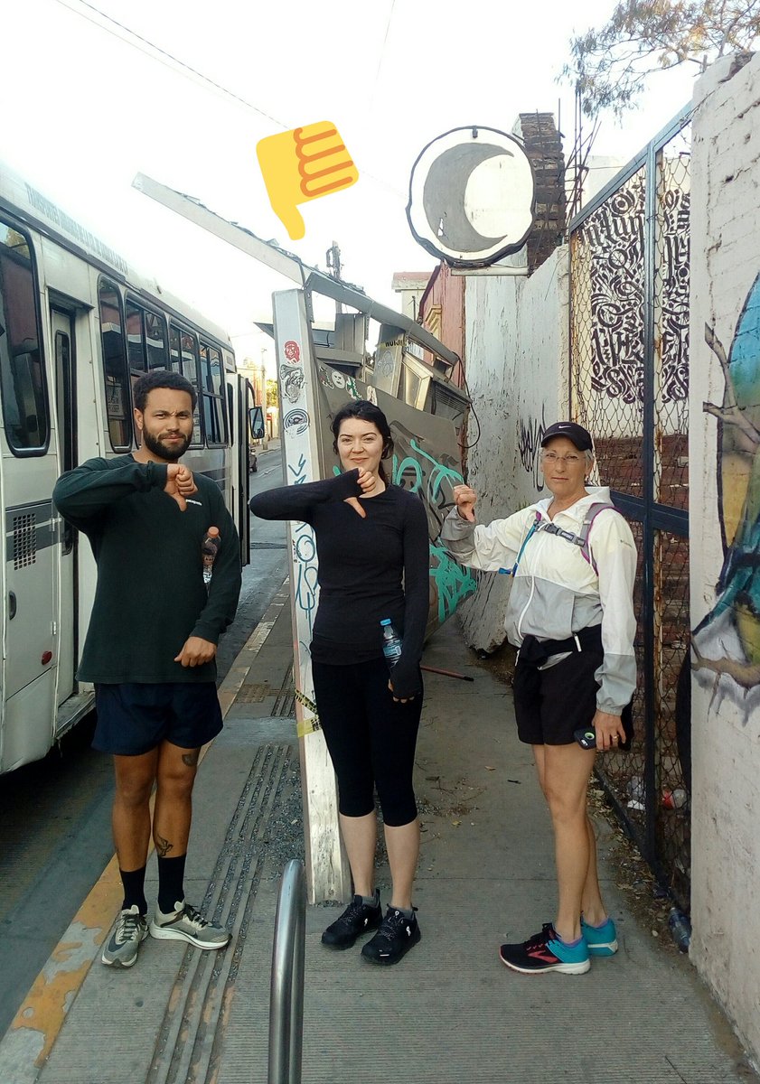 oaxruntours's tweet photo. #ReporteCiudadano 
Queremos banquetas TRANSITABLES en #Oaxaca. 
Siguen las quejas de vecinos y peatones.
Hoy Oliver, Amy y Diane nos ayudan a concientizar nuestras autoridades.
@PeatonVigilante
@GobCdOax
@AtencionCdOax
@ComSocOax
@ComSegPubOax 
@MunicipioOaxaca
@oswaldogarciaj https://t.co/aqodV8atg1