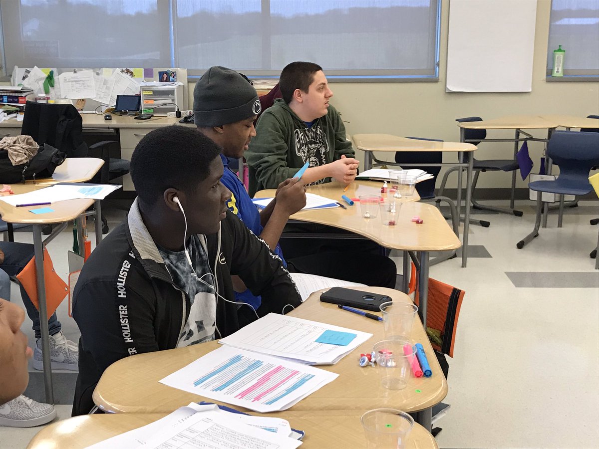 sharpe_terri's tweet photo. Ss participating in the HYS of Socratic Seminar in ELA 11. Ss did all the talking and generating of questions, claims and counter claims related to Blackfish. Nice work! #dhsshoutout #shouldabeenasenator https://t.co/Ys9Ld7CUWw