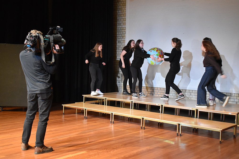Thank you to @BBCLookEast for visiting our Lower 6 A Level Drama group today to discuss British star and Norwich High alumna Olivia Colman's inspirational Golden Globes win.

Tune in at 6.30pm tonight to see more! @lex_dolan @BBC