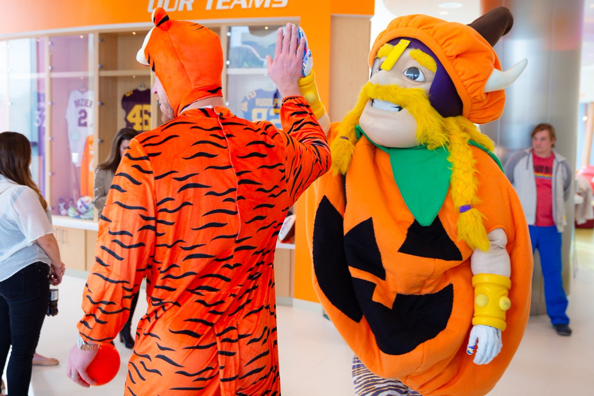 ViktorTheViking's tweet image. The wonderful thing about Kyle is that Kyle&apos;s a wonderful thing 

Let&apos;s get him to 400k today, why don&apos;t we? 

#WPMOYChallenge Rudolph 

bit.ly/2TDuiZK