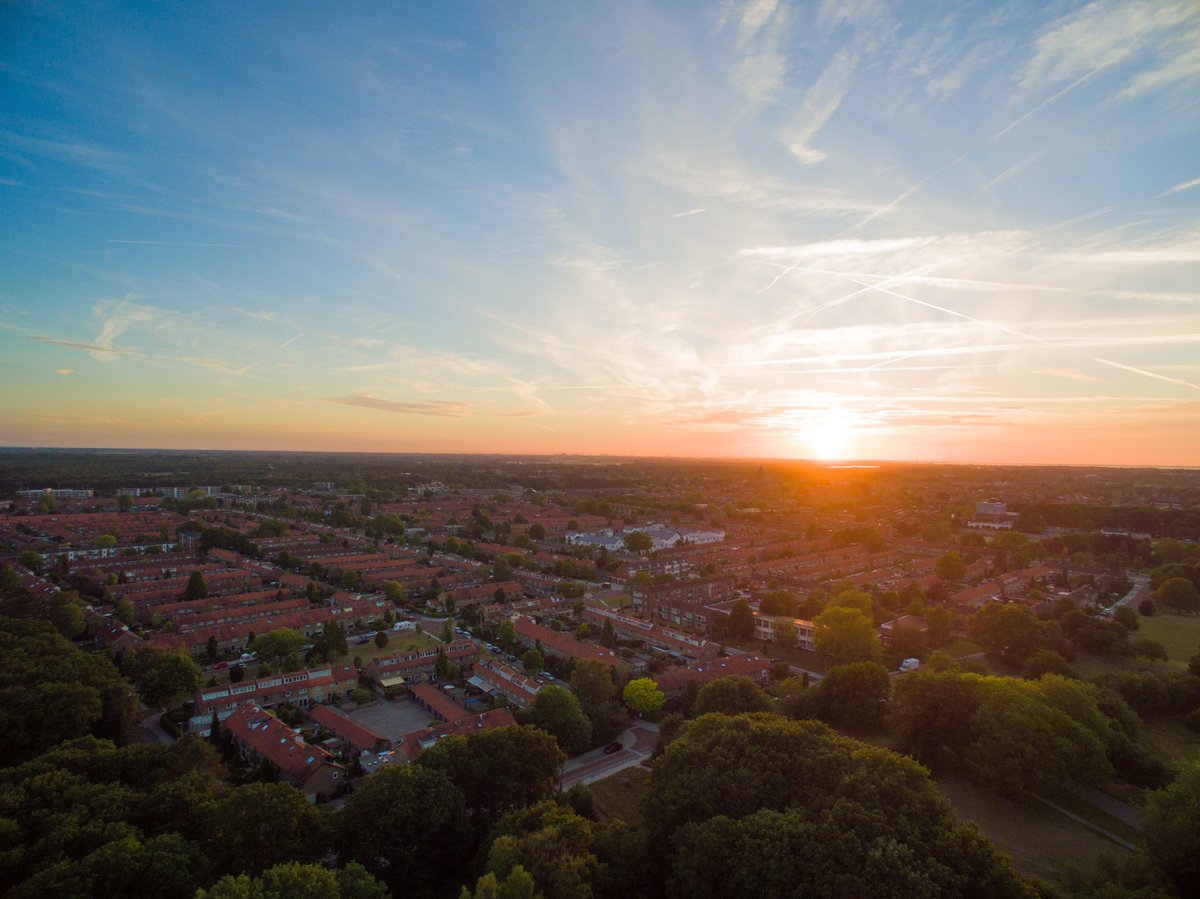 BussumAir's tweet photo. Ondergaande zon #Bussum https://t.co/6slgRTcWcQ
